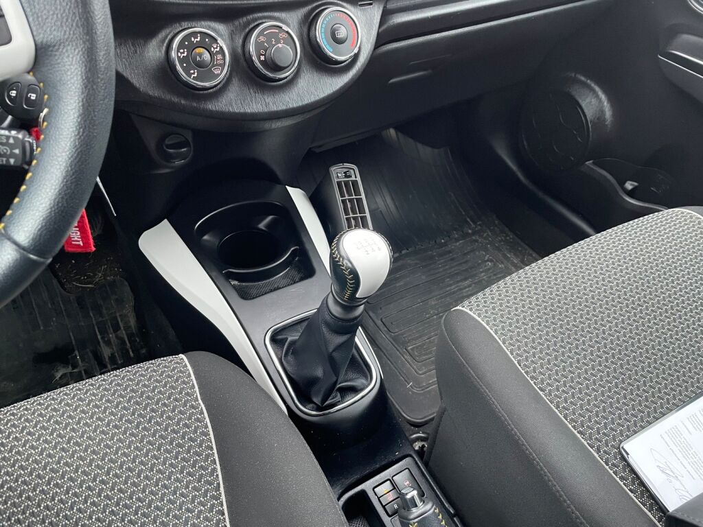 Toyota Yaris 2013 Valkoinen