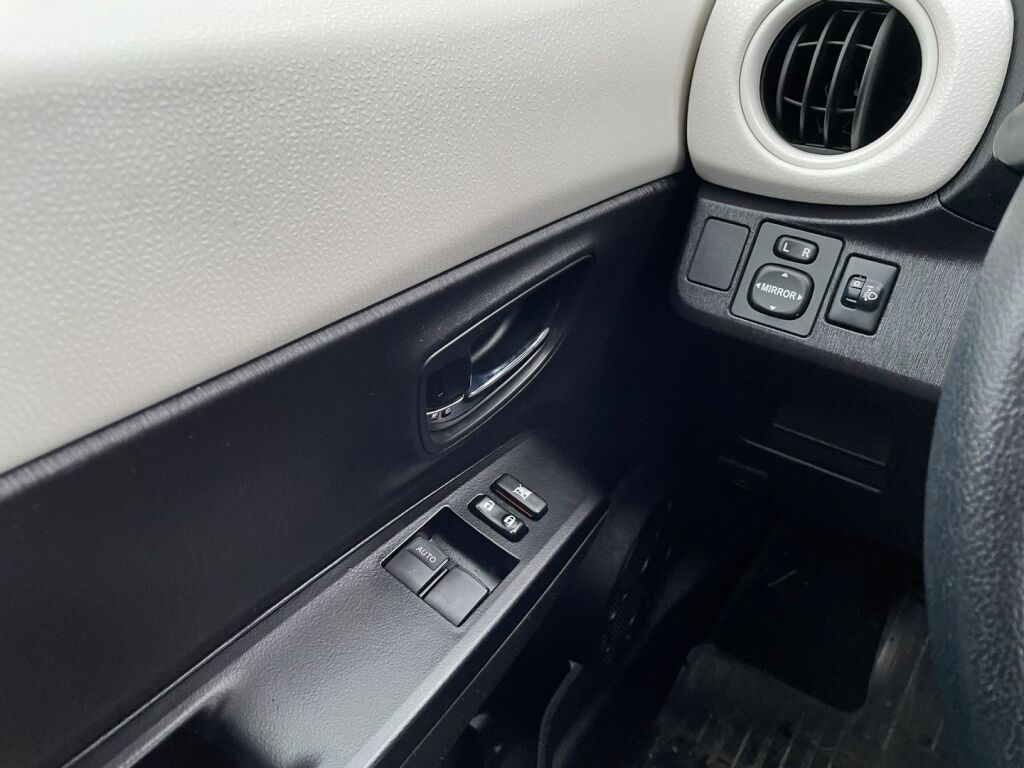 Toyota Yaris 2013 Valkoinen