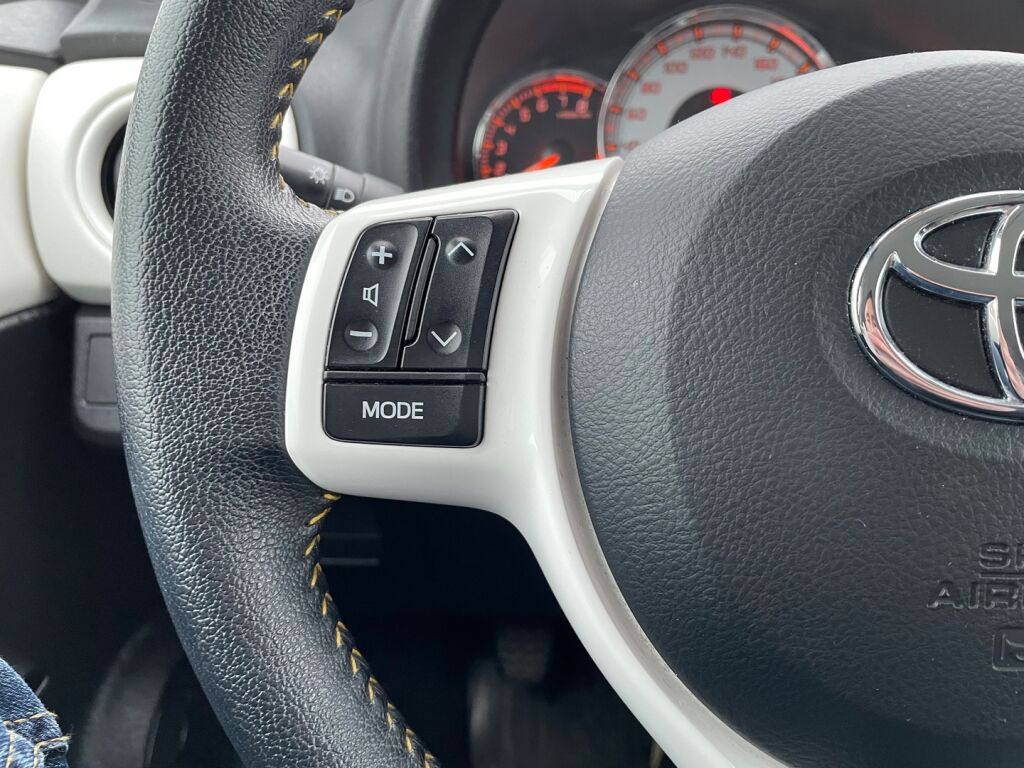 Toyota Yaris 2013 Valkoinen