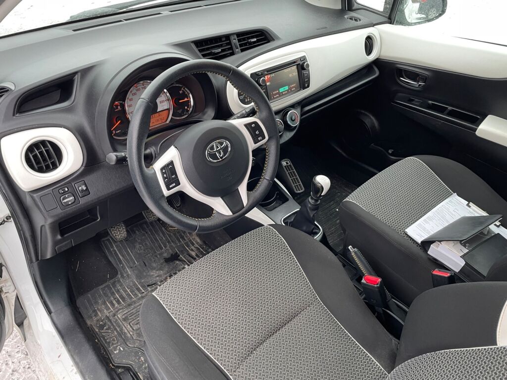 Toyota Yaris 2013 Valkoinen