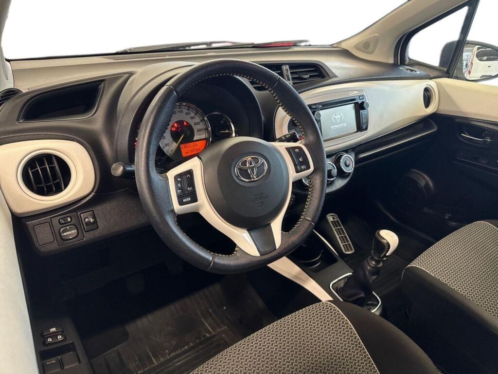 Toyota Yaris 2013 Valkoinen