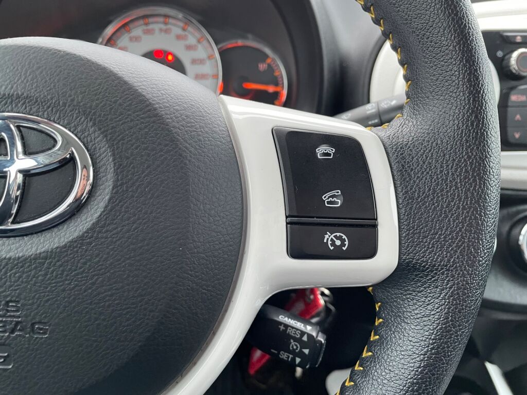 Toyota Yaris 2013 Valkoinen