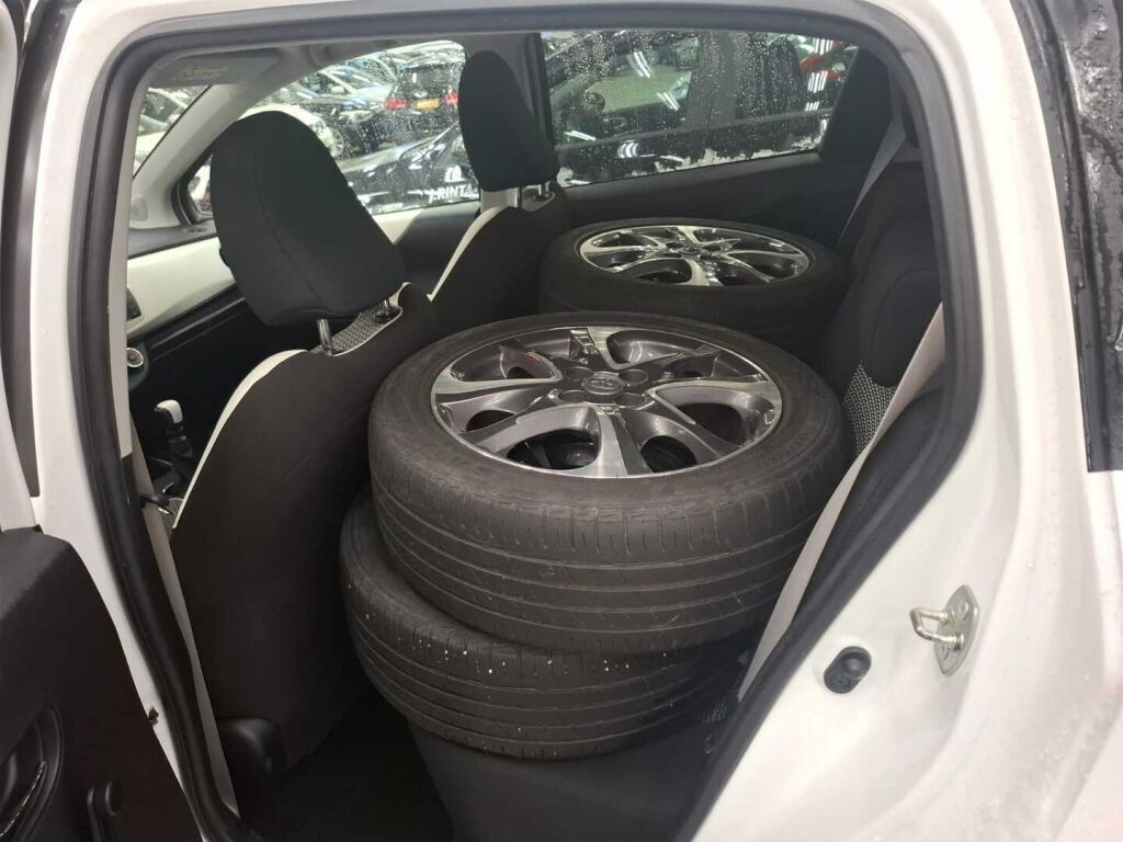 Toyota Yaris 2013 Valkoinen