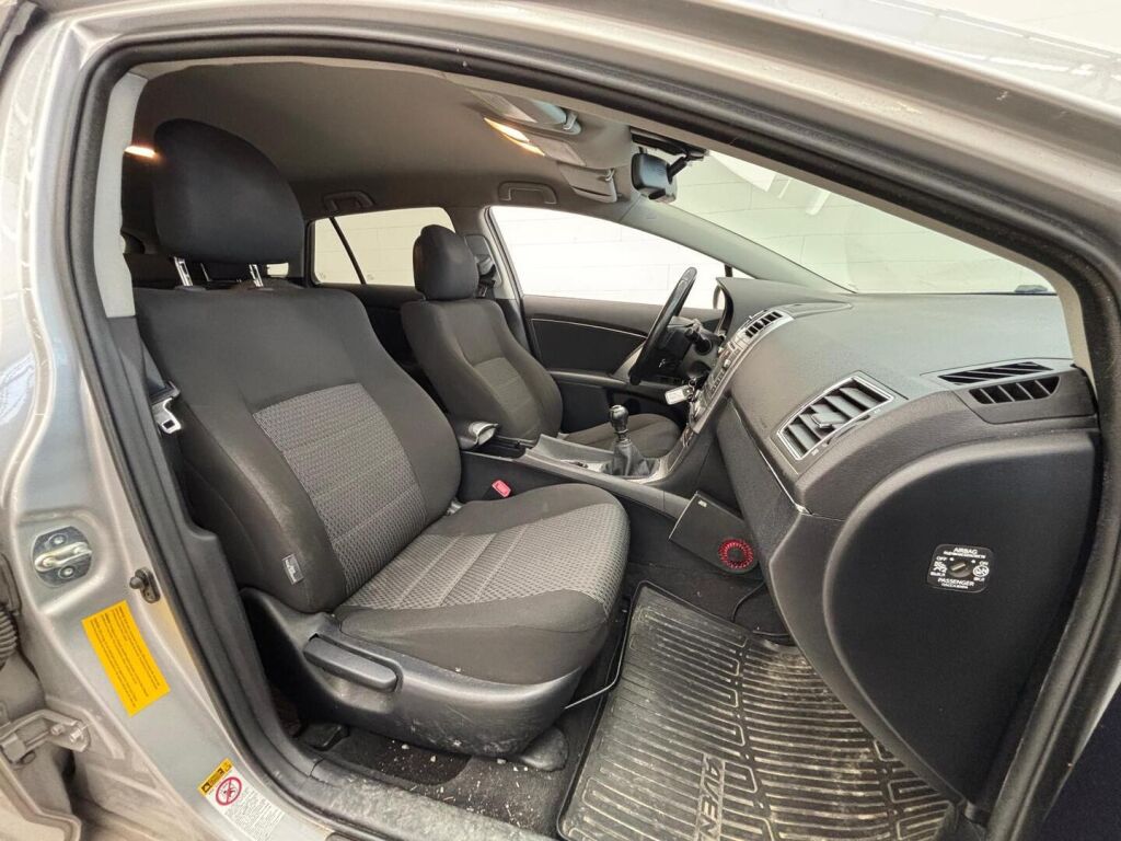 Toyota Avensis 2013 Hopea