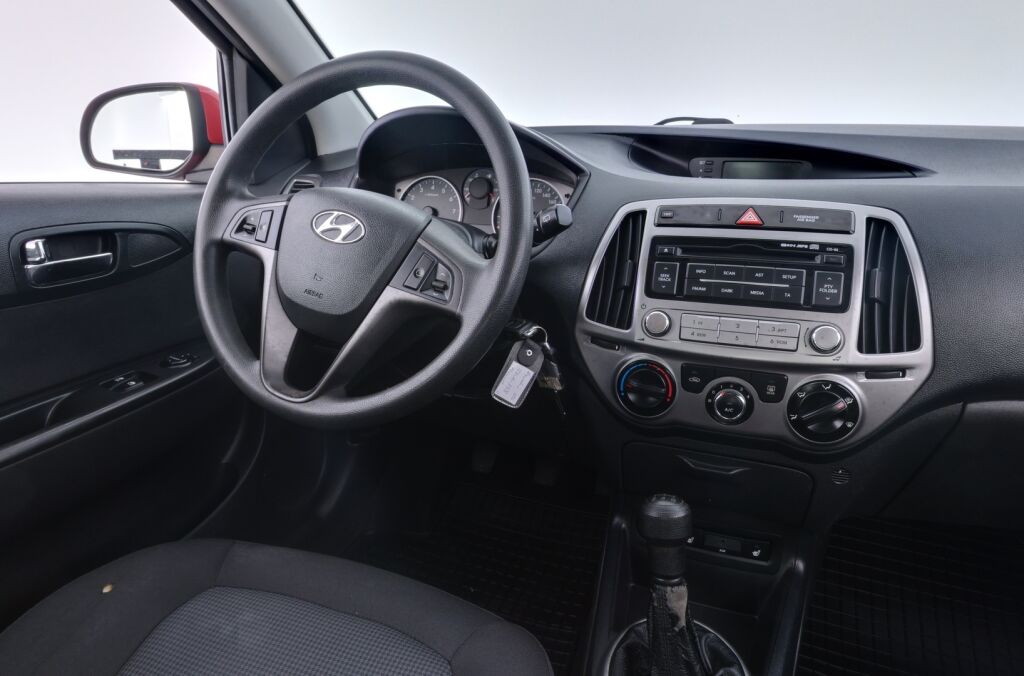 Hyundai i20 2013 Punainen