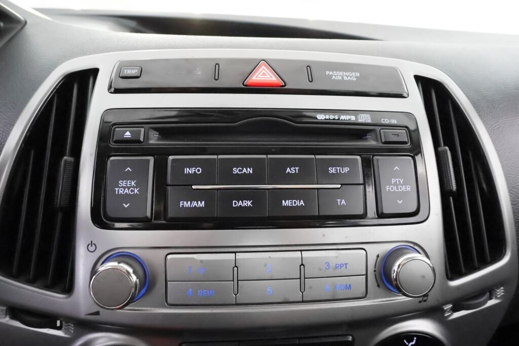 Hyundai i20 2013 Punainen