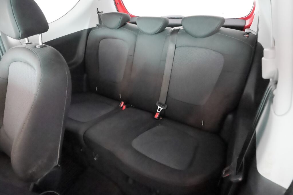 Hyundai i20 2013 Punainen