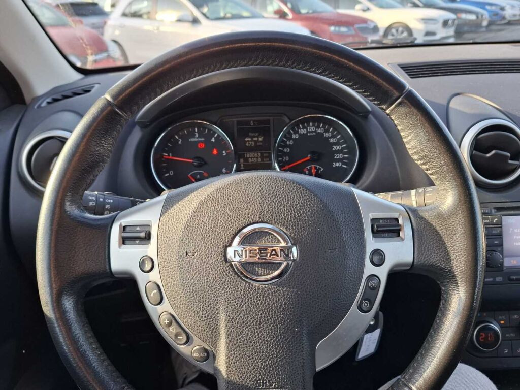 Nissan Qashqai 2013 Punainen
