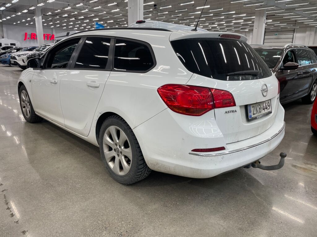 Opel Astra 2013 Valkoinen