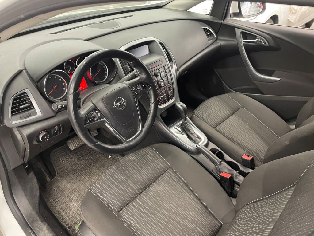 Opel Astra 2013 Valkoinen