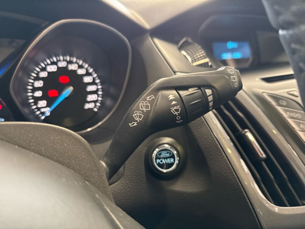 Ford Focus 2013 Punainen