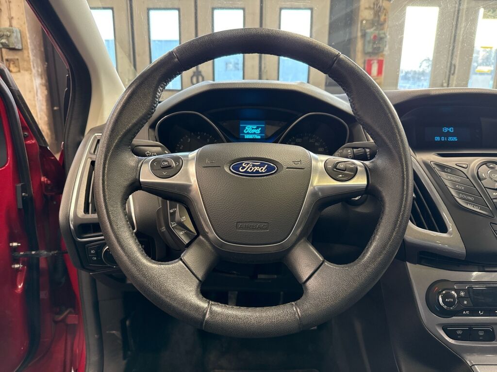 Ford Focus 2013 Punainen