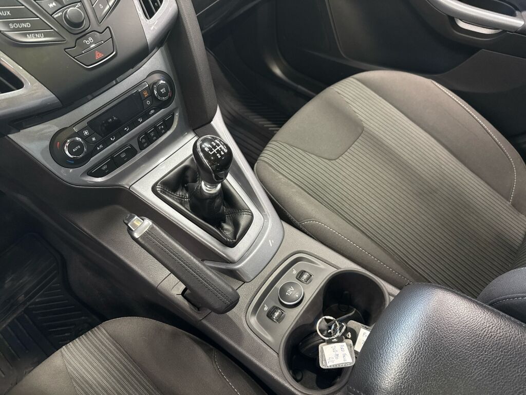 Ford Focus 2013 Punainen