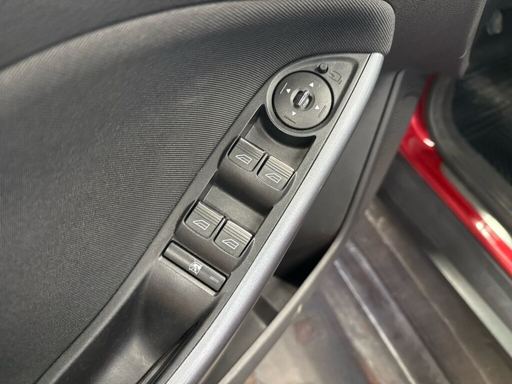 Ford Focus 2013 Punainen