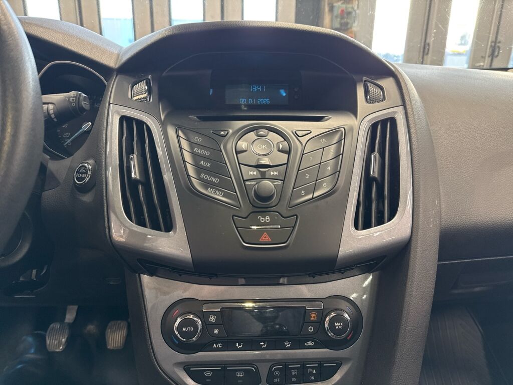 Ford Focus 2013 Punainen