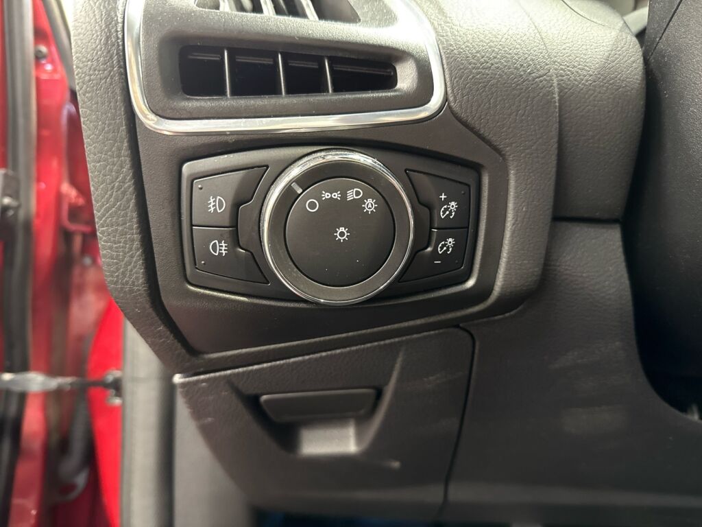 Ford Focus 2013 Punainen