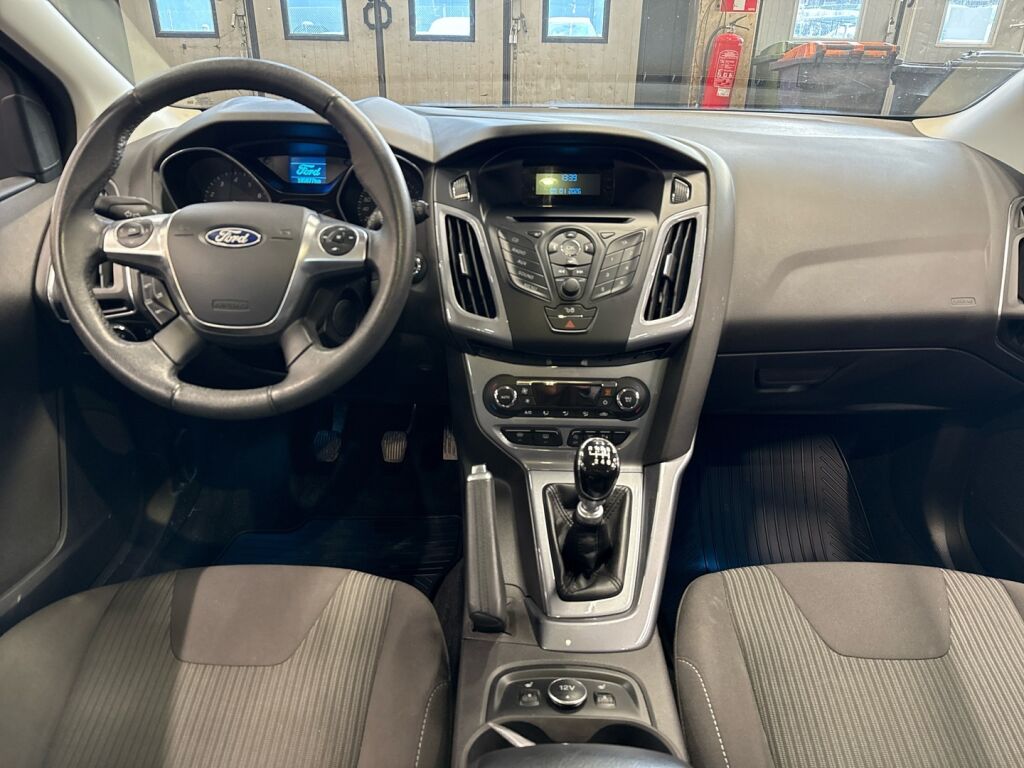 Ford Focus 2013 Punainen