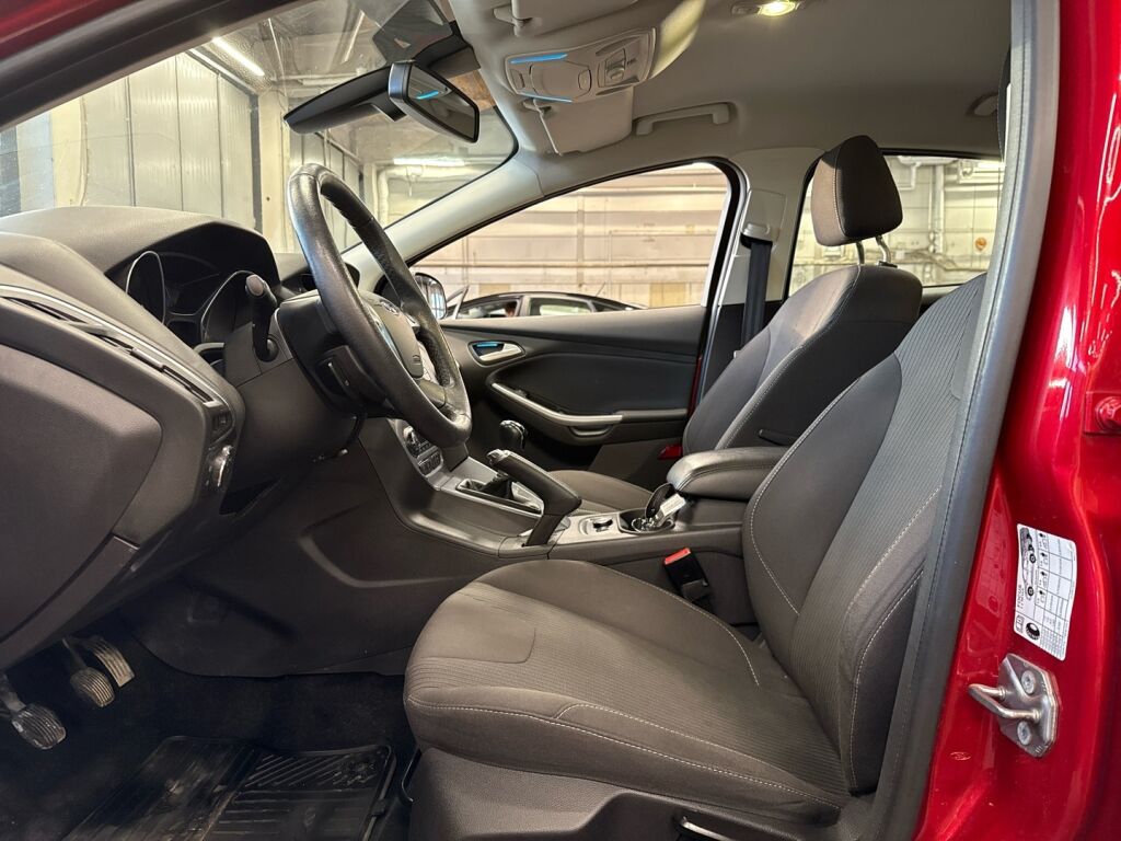 Ford Focus 2013 Punainen