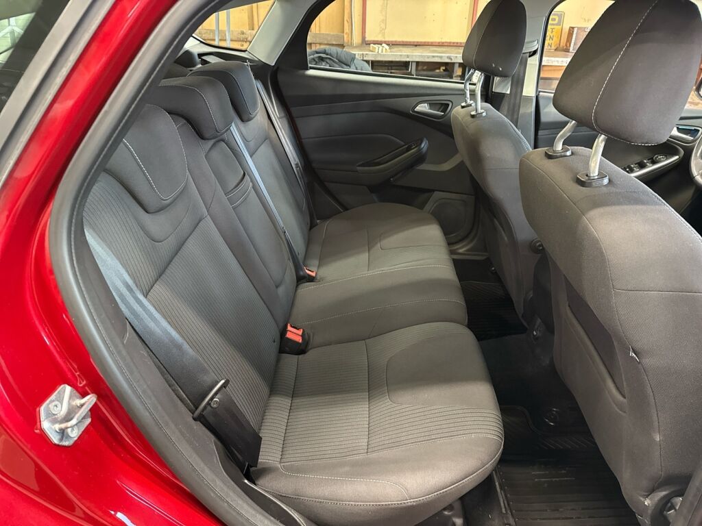 Ford Focus 2013 Punainen