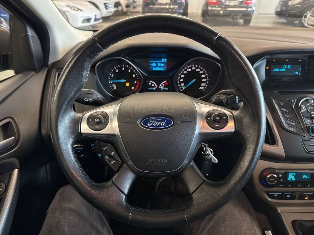 Ford Focus 2014 Ruskea (beige)