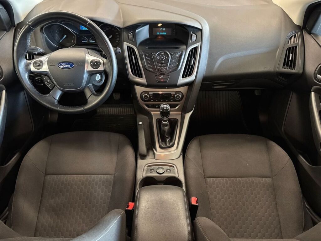 Ford Focus 2014 Ruskea (beige)