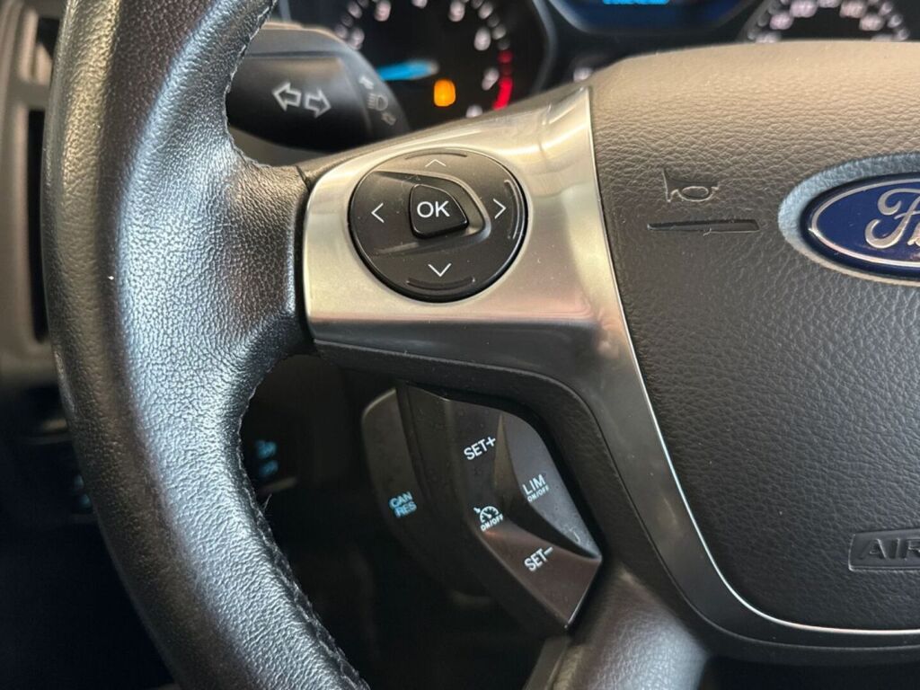 Ford Focus 2014 Ruskea (beige)