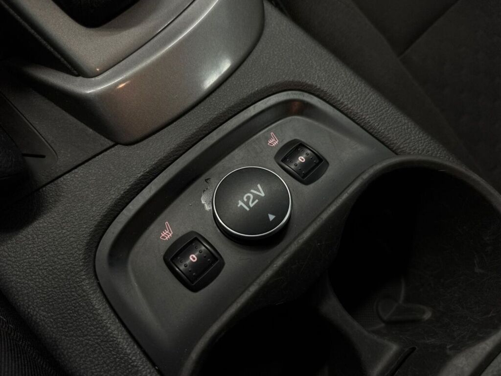 Ford Focus 2014 Ruskea (beige)
