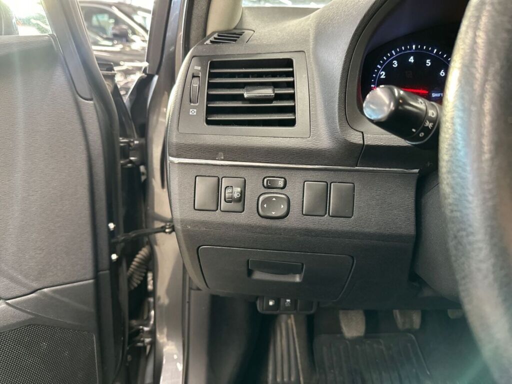 Toyota Avensis 2014 Harmaa