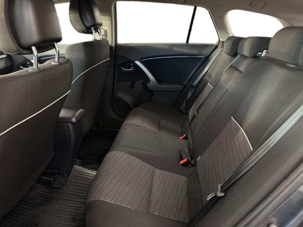 Toyota Avensis 2014 Harmaa