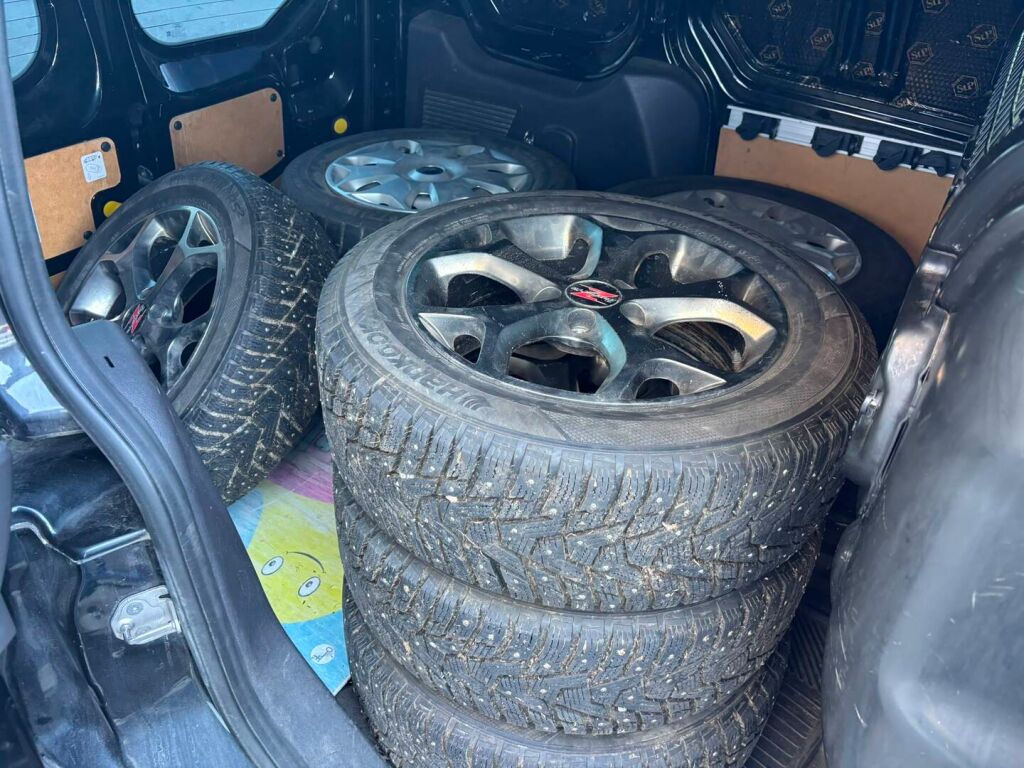 Ford Transit Connect 2014 Musta