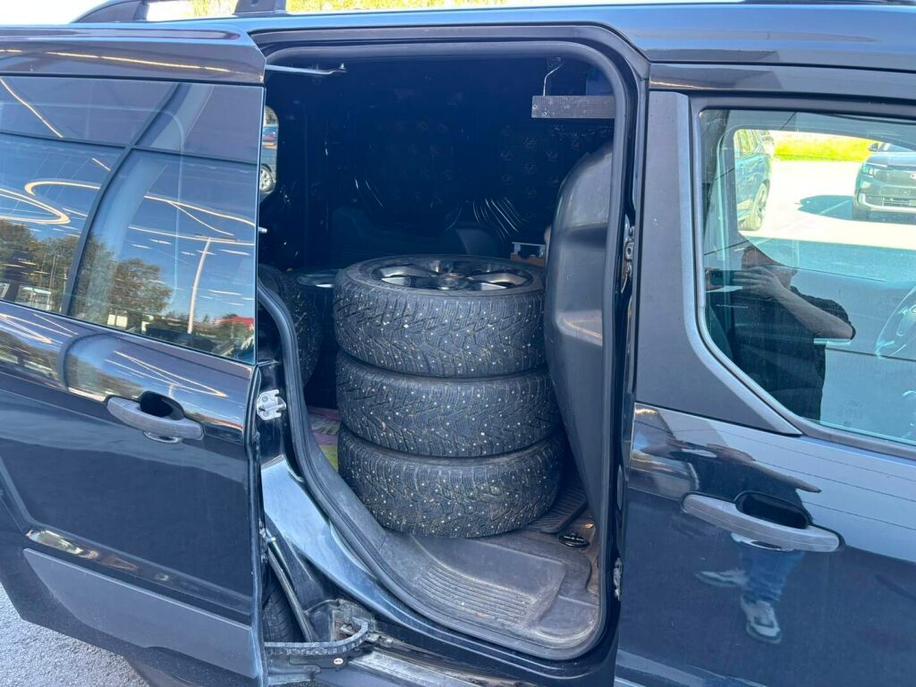 Ford Transit Connect 2014 Musta