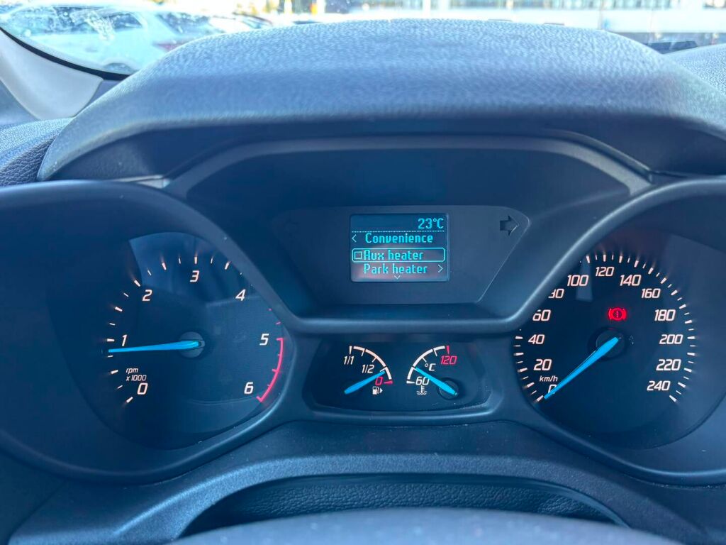 Ford Transit Connect 2014 Musta