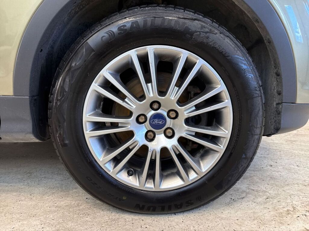 Ford Kuga 2014 Vihreä