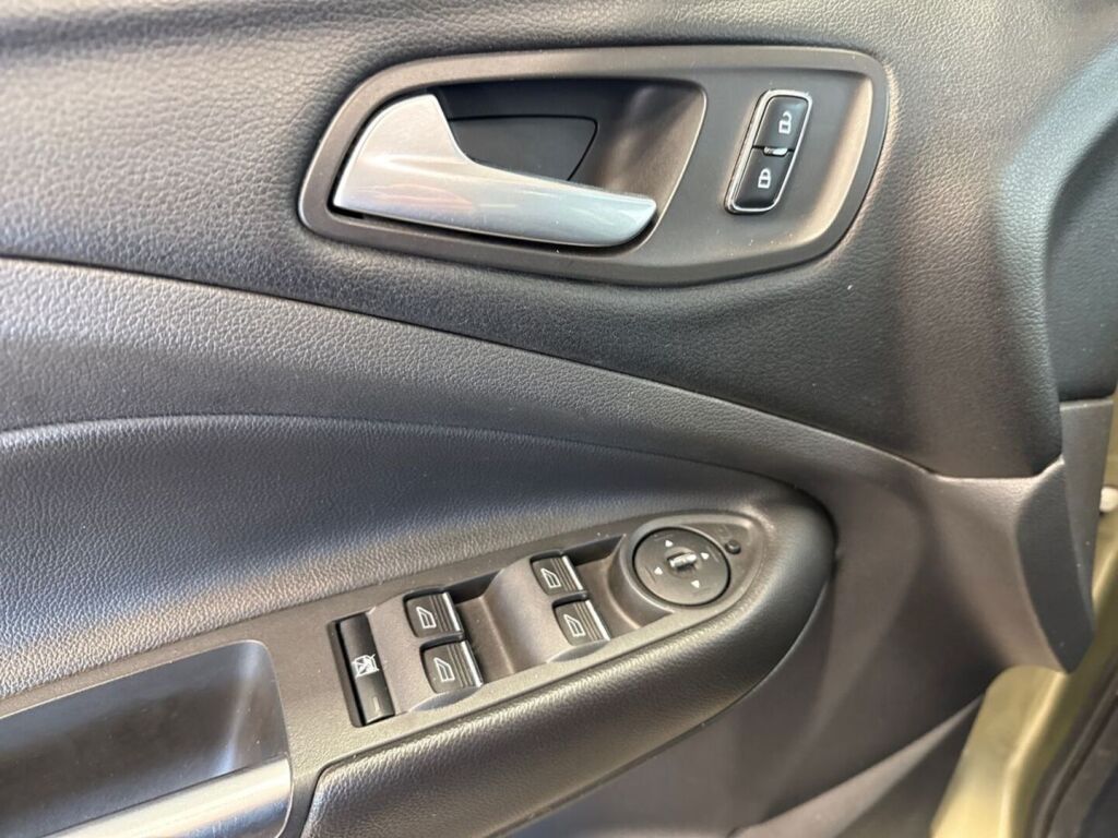 Ford Kuga 2014 Vihreä