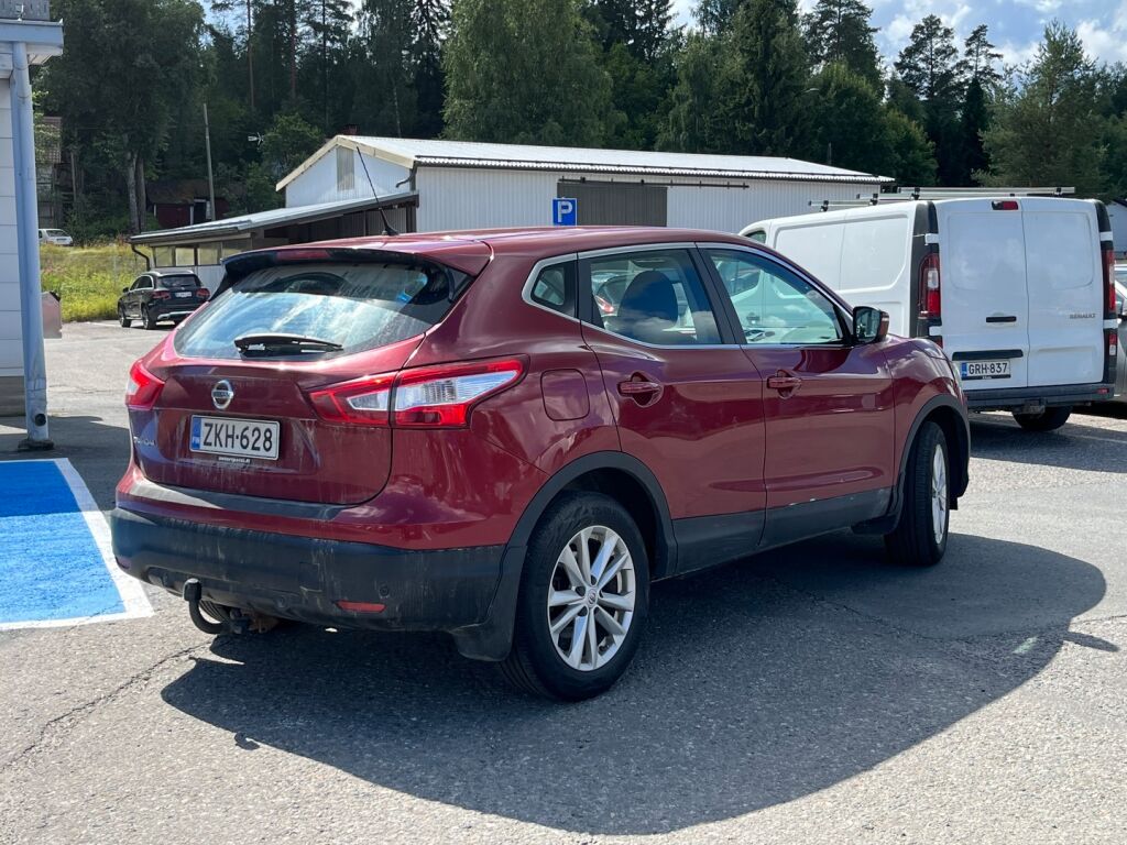 Nissan Qashqai 2014 Punainen