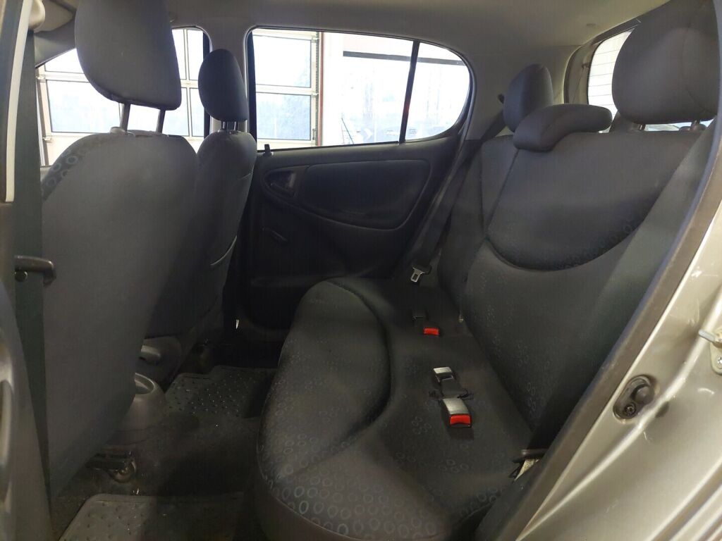Toyota Yaris 2005 Hopea