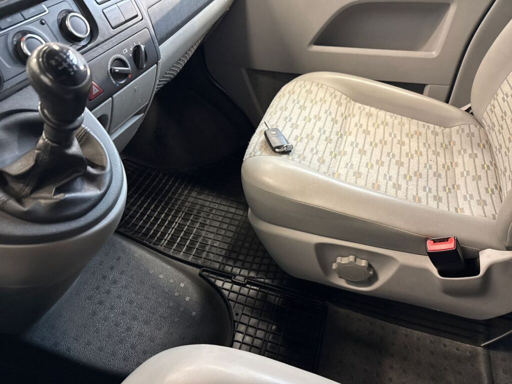 Volkswagen Transporter 2010 Valkoinen