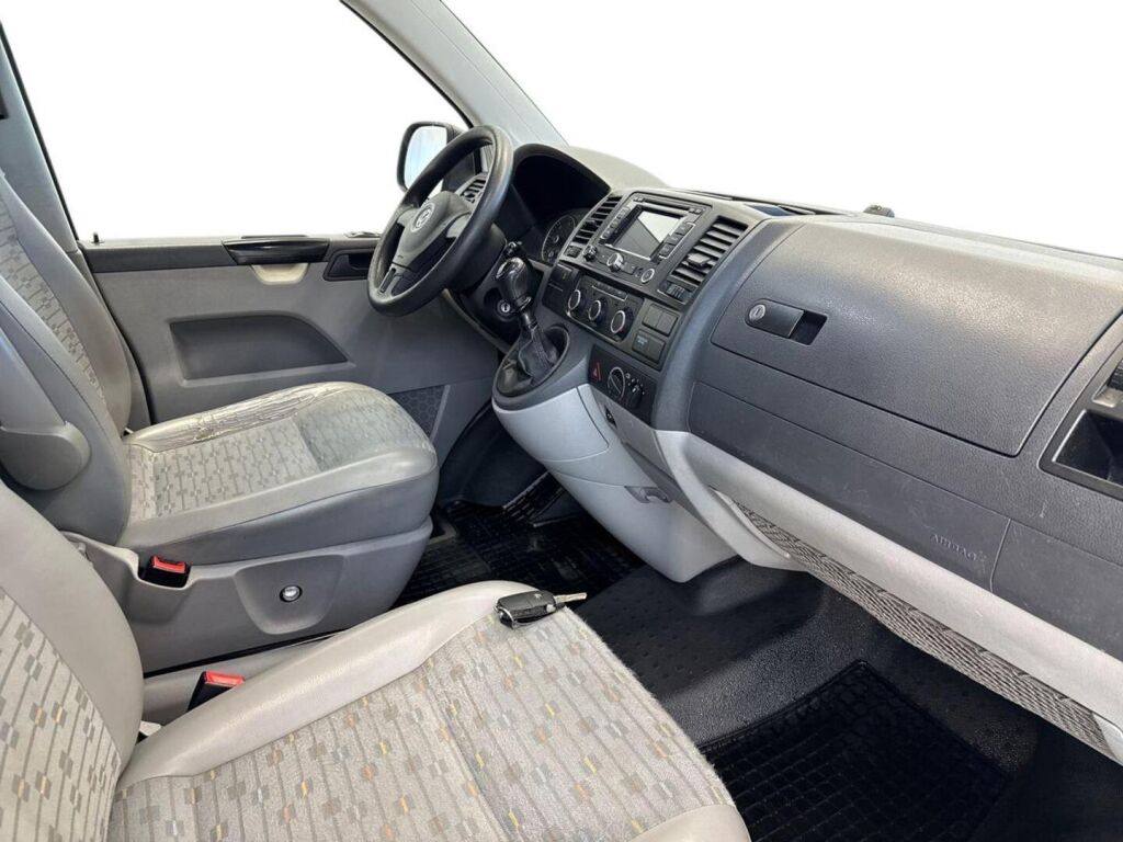 Volkswagen Transporter 2010 Valkoinen