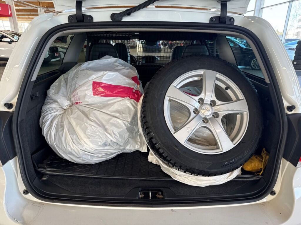 Volvo V70 2015 Valkoinen