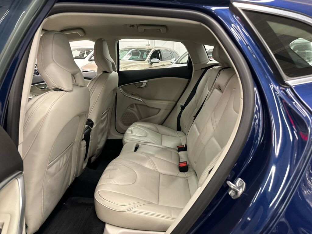 Volvo V40 2015 Sininen