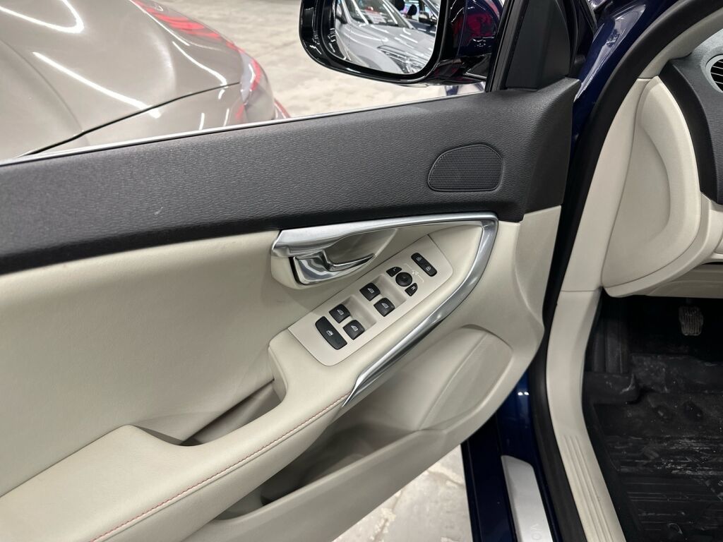 Volvo V40 2015 Sininen