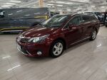 Toyota Avensis 2015 Punainen