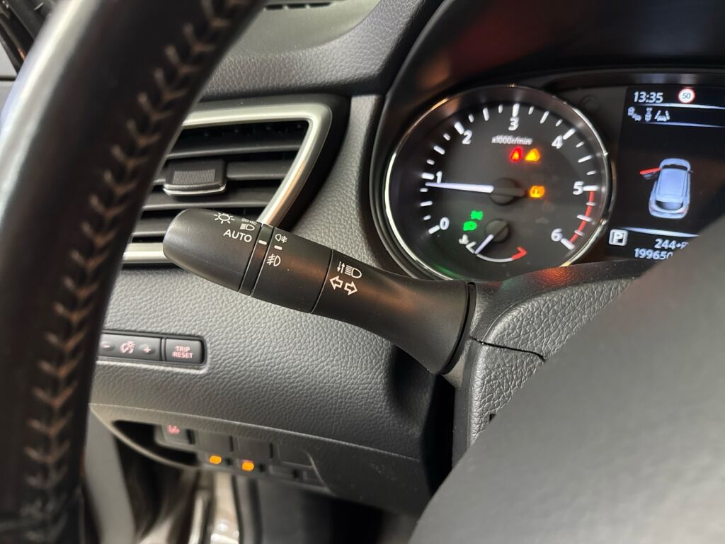 Nissan Qashqai 2015 Ruskea (beige)