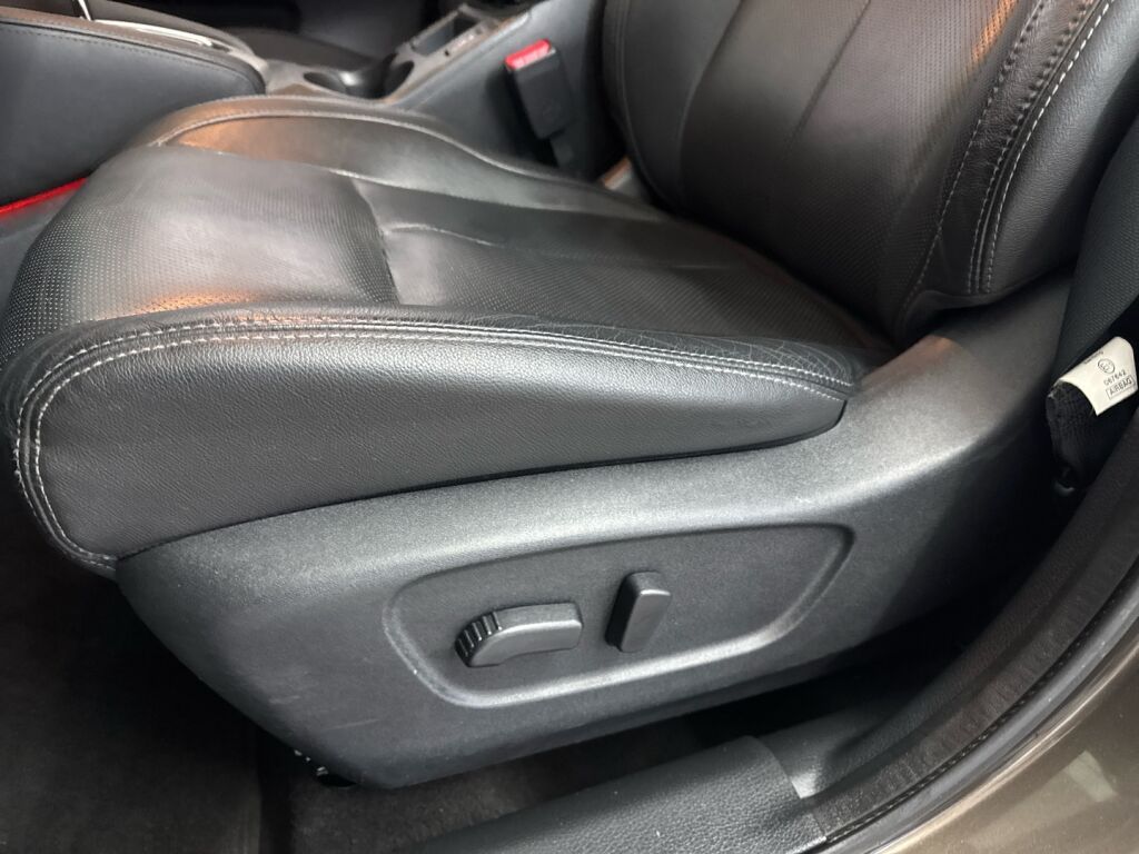 Nissan Qashqai 2015 Ruskea (beige)