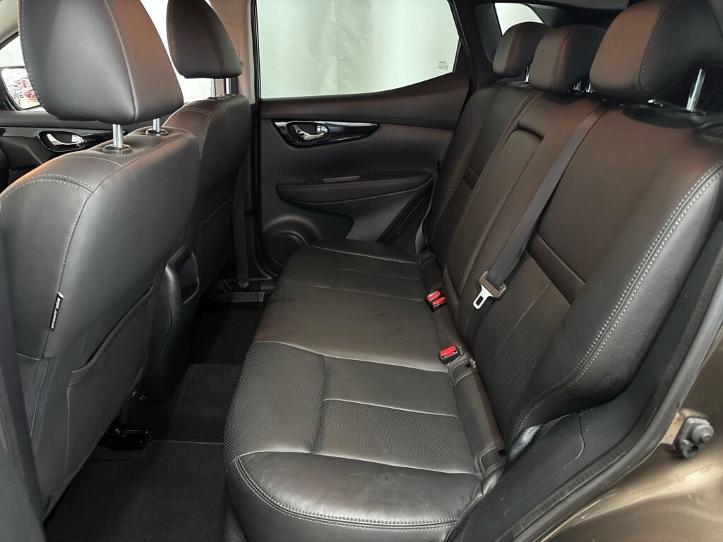 Nissan Qashqai 2015 Ruskea (beige)