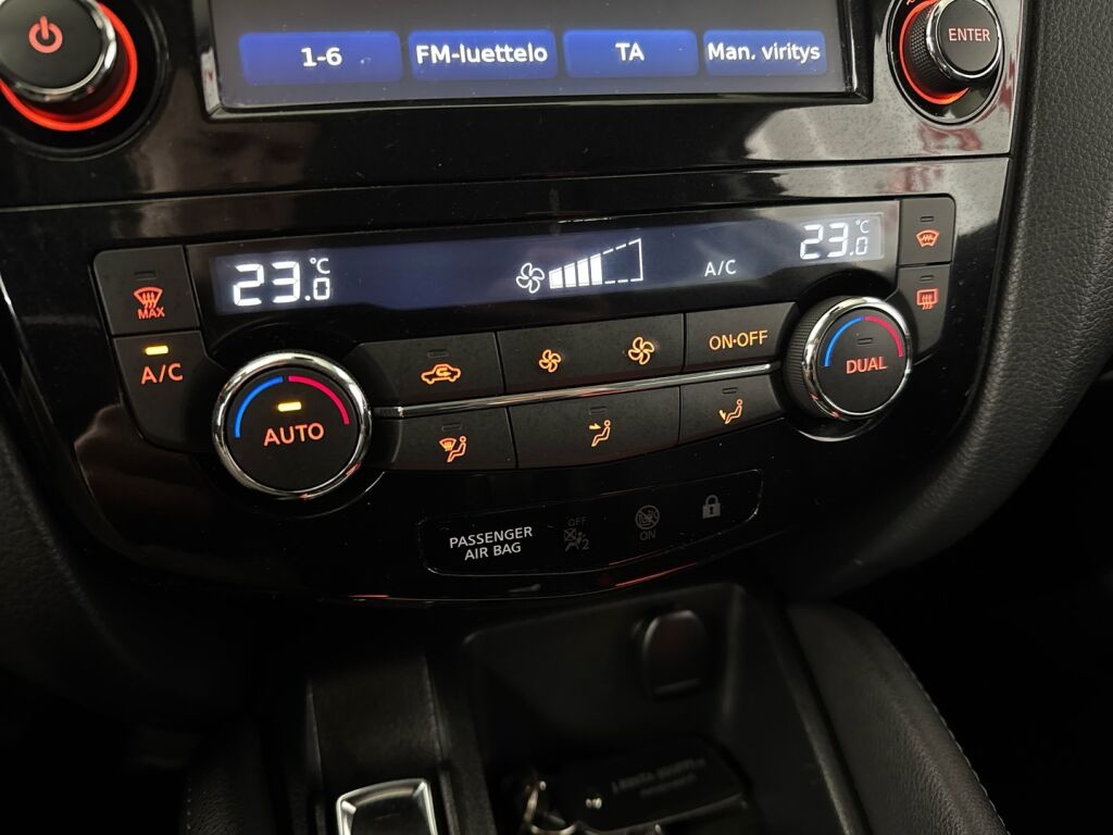 Nissan Qashqai 2015 Ruskea (beige)