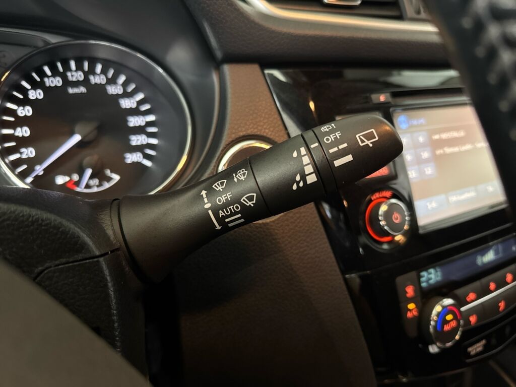 Nissan Qashqai 2015 Ruskea (beige)