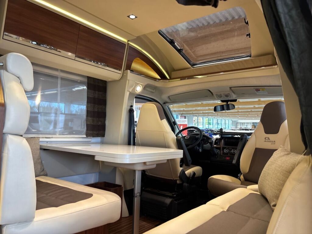 Adria MATRIX M 650 SF 2015 Harmaa