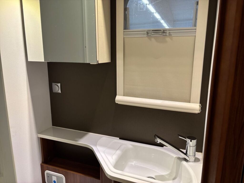 Adria MATRIX M 650 SF 2015 Harmaa
