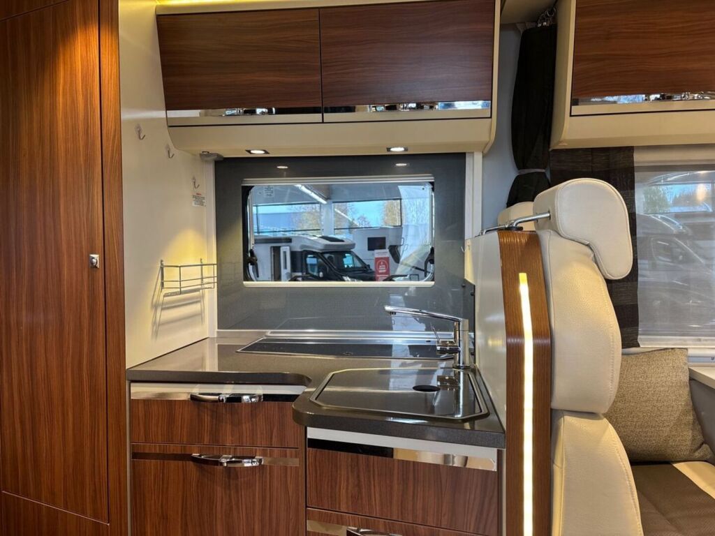 Adria MATRIX M 650 SF 2015 Harmaa